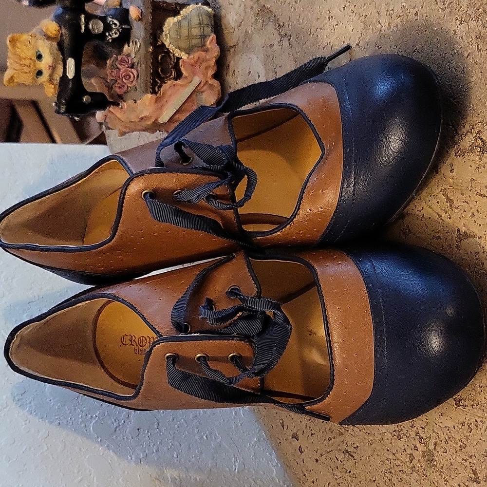 Crown Vintage wedges